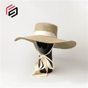 Suvised õlgkübarad naistele